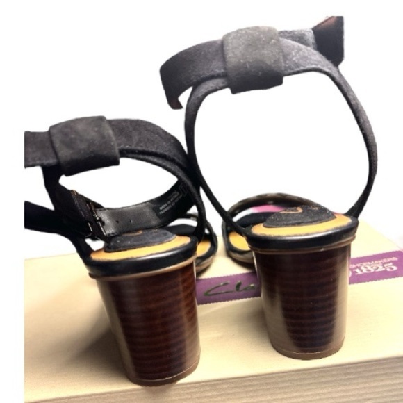 Womens Clarks Artisan Ralene Black Suede Ankle Strap Block Heel Sandals Size 7.5 - Picture 10 of 11
